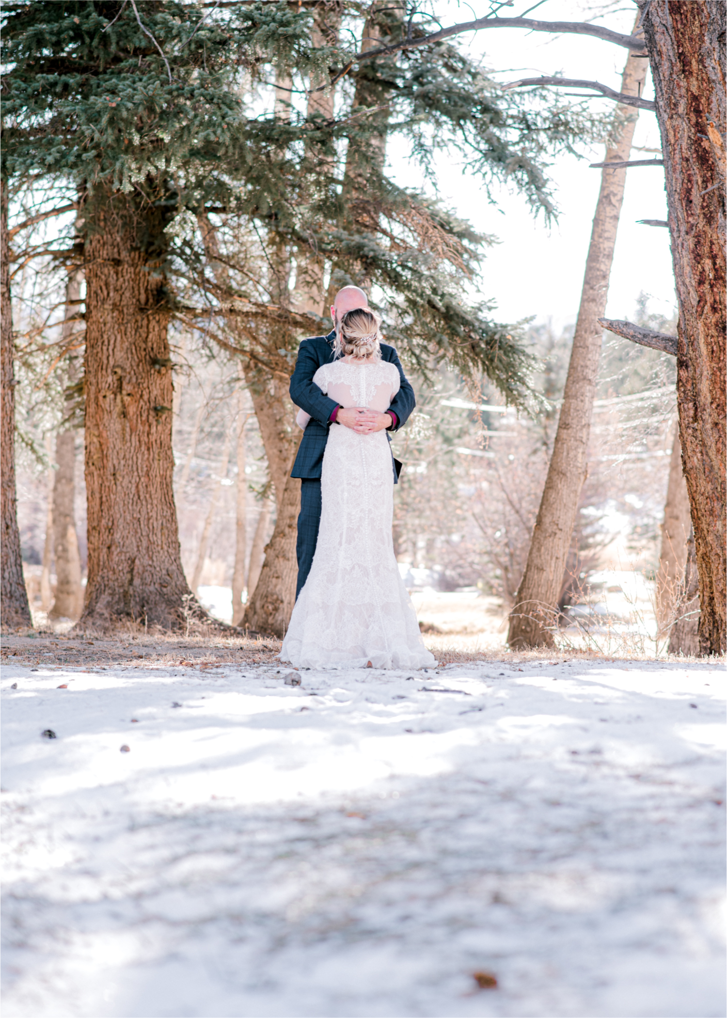 Snowy Winter Wedding in Estes Park Colorado at Black Canyon Inn | Britni Girard Photography