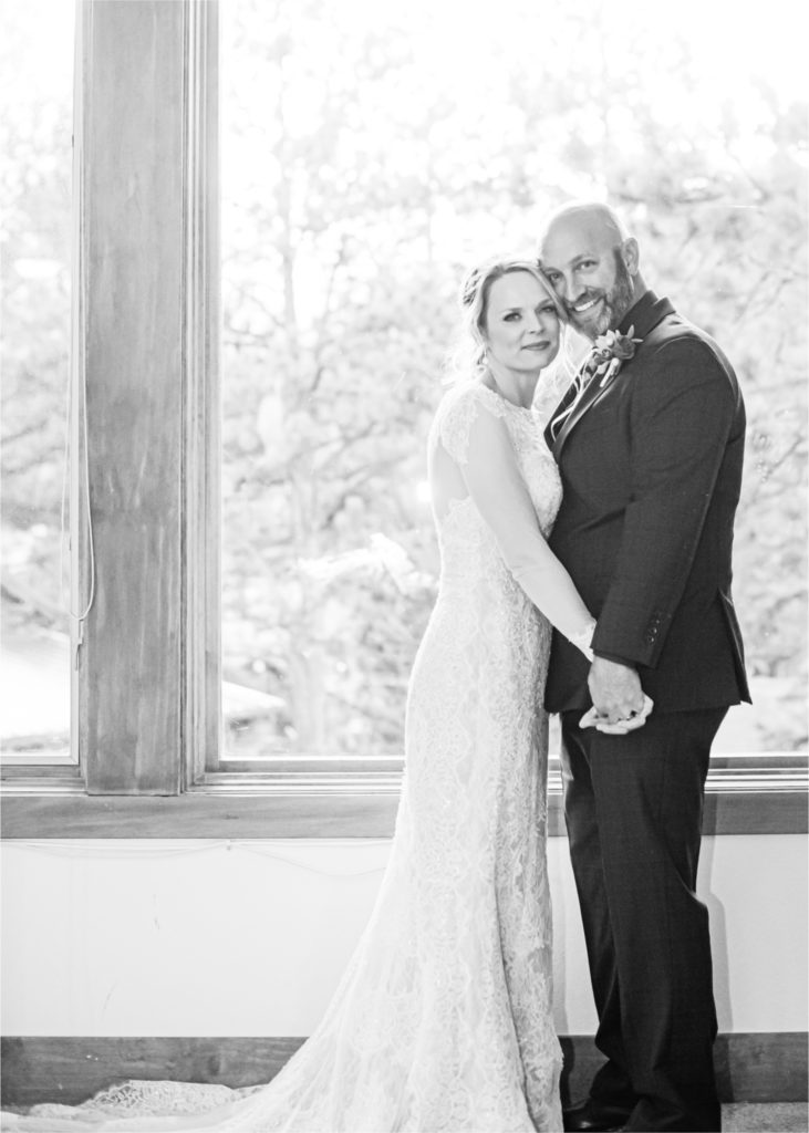 Snowy Winter Wedding in Estes Park Colorado at Black Canyon Inn | Britni Girard Photography