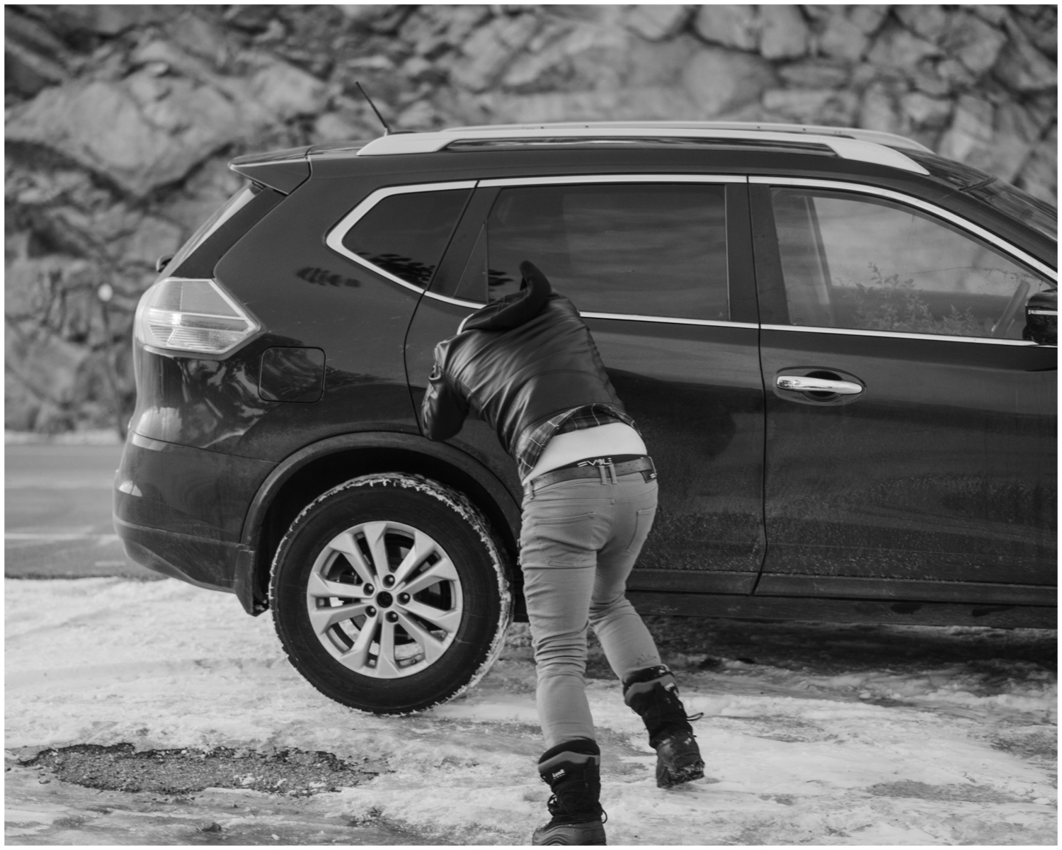 Sarah Brooks Styled Winter Maternity Session | Britni Girard Photography - Colorado Lifestyle Photographer - Black Dress maternity shoot in rocky mountains | Hair and Makeup by Chaundra Nelms Revier Glam 5280