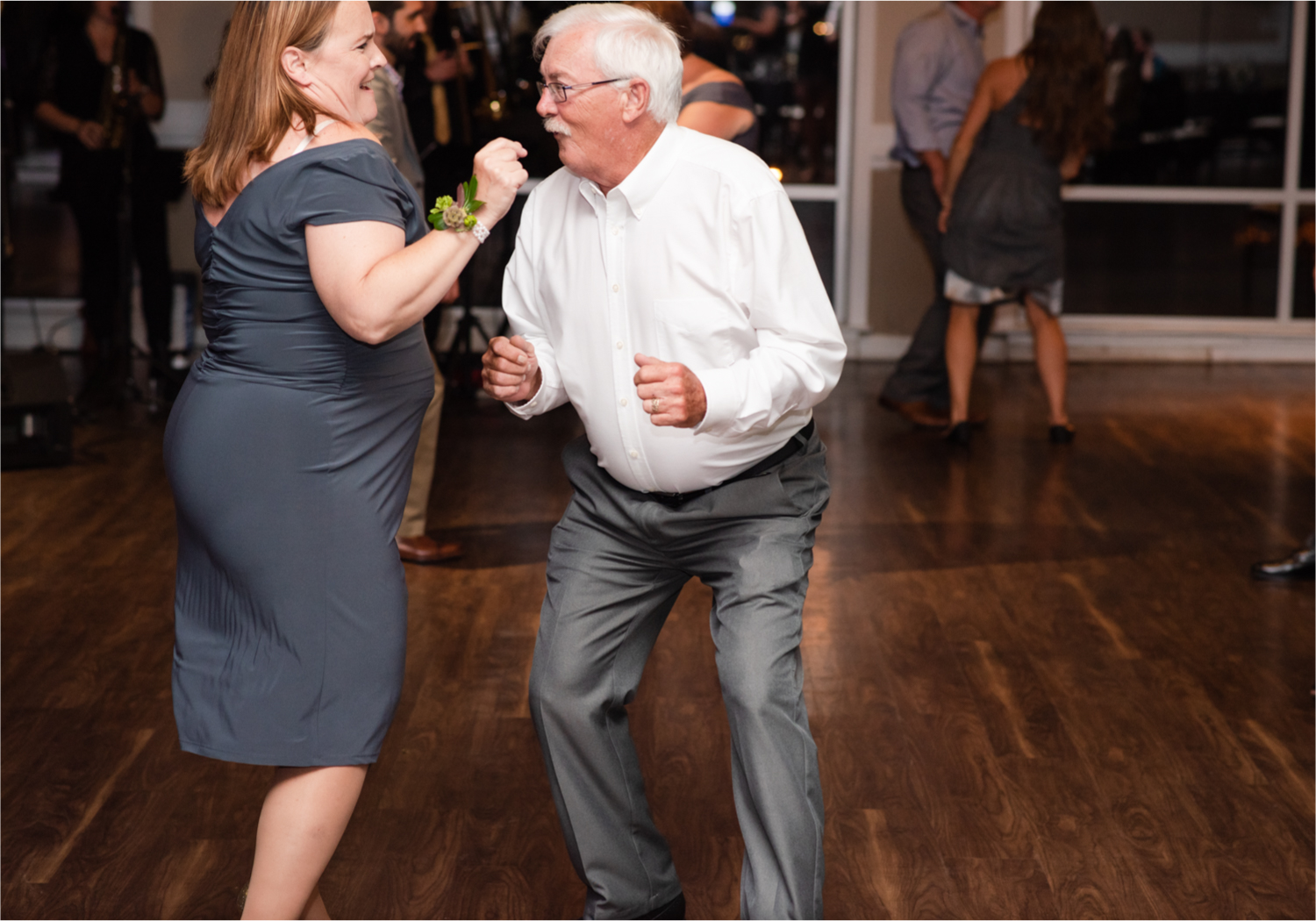 Modern Romantic wedding at Wedgwood Weddings Brittany Hill in Denver Colorado | Britni Girard Photography | Whiskey unity ceremony and live band The Burroughs are highlights of this musician couples wedding | Dragonfly Floral Company