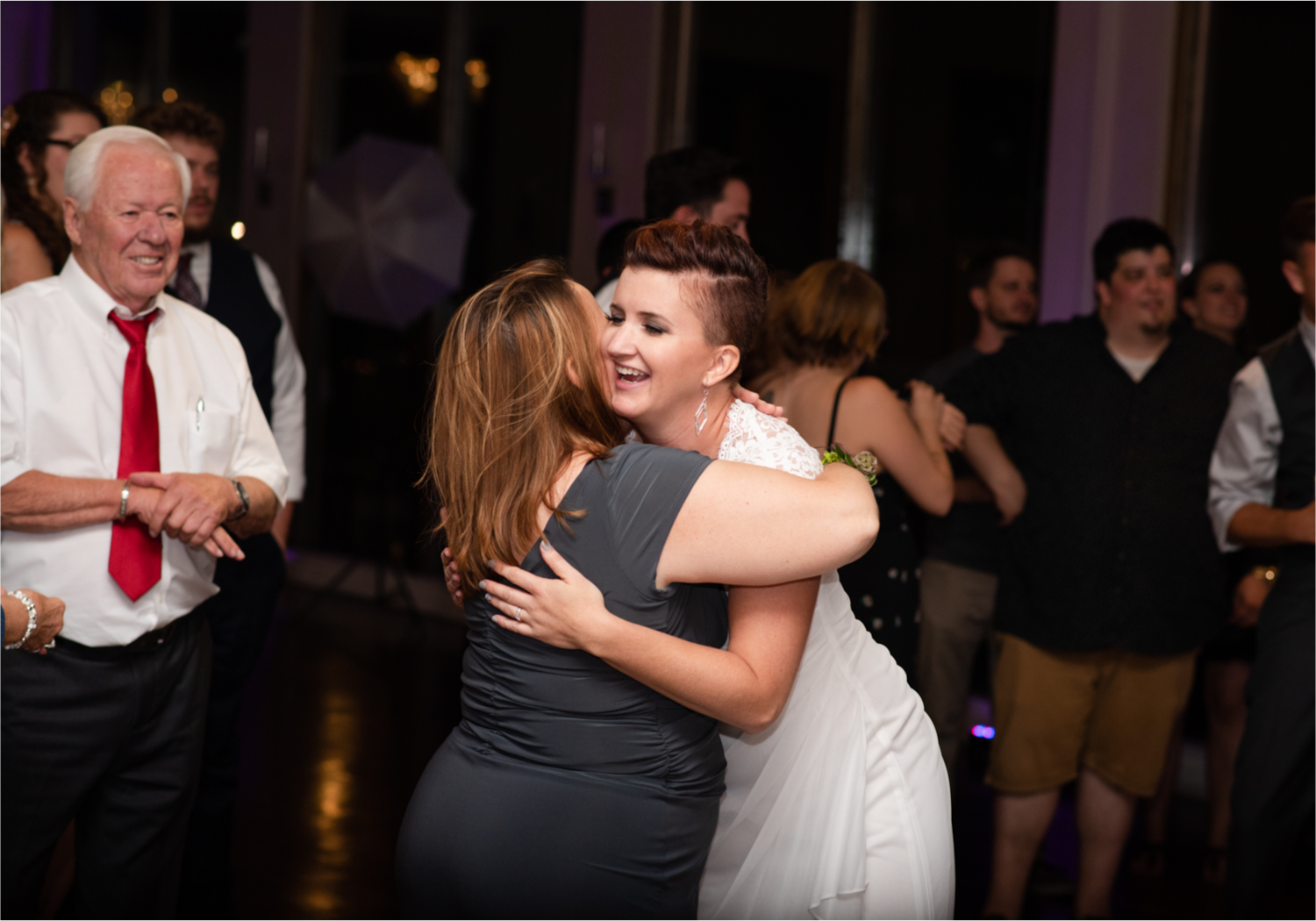 Modern Romantic wedding at Wedgwood Weddings Brittany Hill in Denver Colorado | Britni Girard Photography | Whiskey unity ceremony and live band The Burroughs are highlights of this musician couples wedding | Dragonfly Floral Company