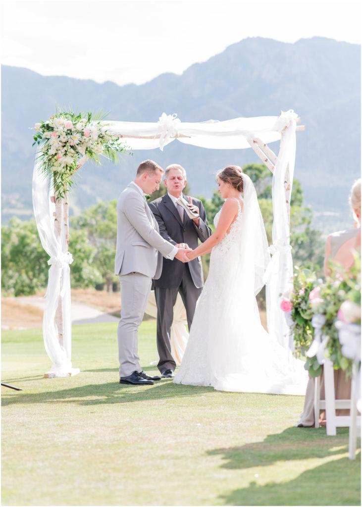 Elegant wedding on the chipping green at Cheyenne Mountain Resort | Britni Girard Photography | Colorado Wedding Photo and Video Team