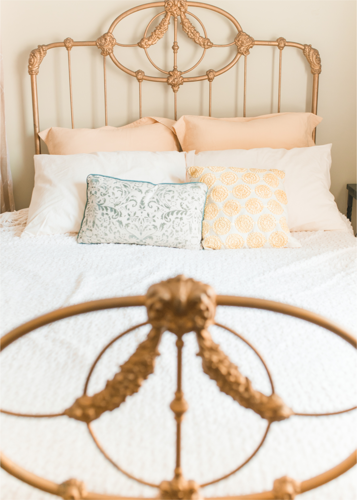 Summer Ellis Ranch Wedding in Loveland Colorado | Britni Girard Photography | Wedding Photo and Video Team | Bride hair Dondi AtWow from Sola Salon in Loveland | Getting Ready at Air BnB | Brass Bed 